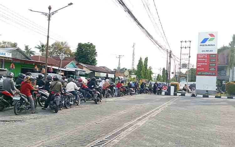 Pemkab Kobar Tanggapi Kelangkaan BBM, Tambahan Pasokan Mulai Disalurkan