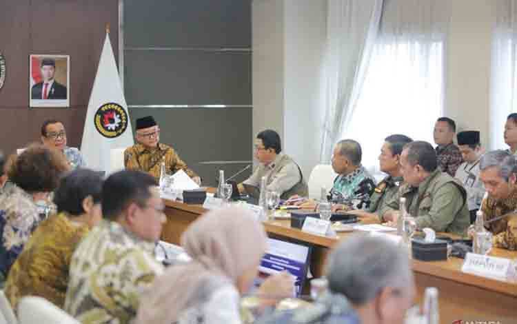 Menko PMK Minta Keamanan Bangunan Pesantren Dievaluasi