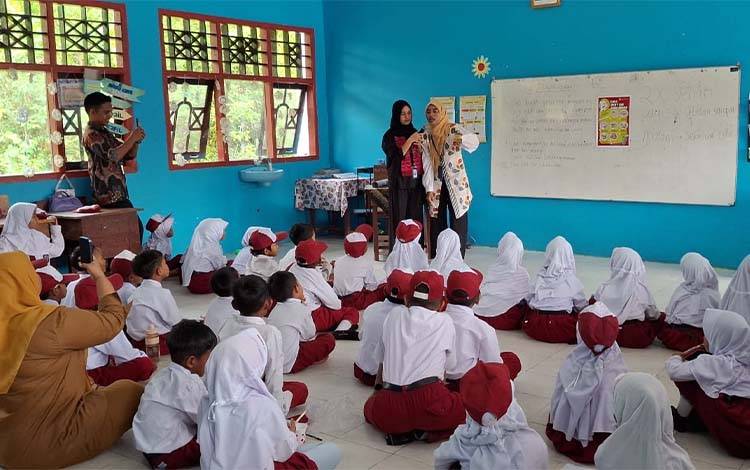 Peserta PPAP 2025 di Desa Sabuai Edukasi Siswa SD tentang Kesehatan Gigi dan Reproduksi