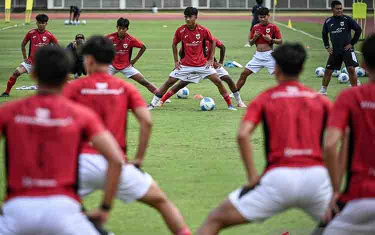 Erick Thohir Lepas Timnas U-17 Indonesia ke Piala Dunia U-17 2025