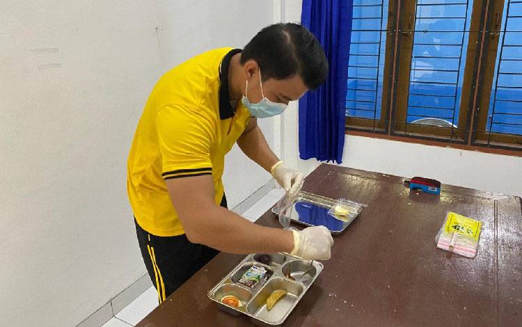 Sidokkes Polres Gunung Mas Pastikan Menu MBG Siswa Aman Dikonsumsi