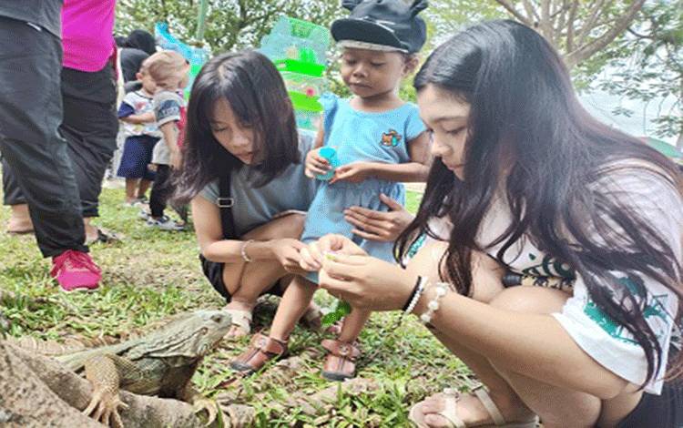 Edukasi Satwa di Tengah Keramaian CFD Palangka Raya