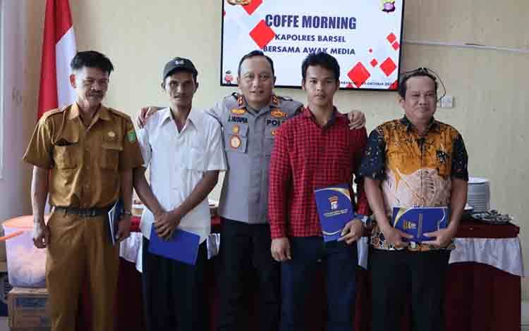 Kapolres Barsel Beri Penghargaan Warga Bantu Ungkap Pengedar Narkoba