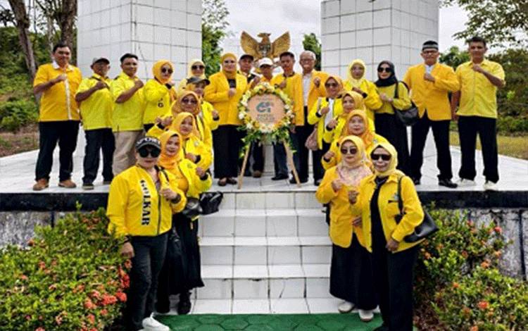 Peringati HUT ke-61, Partai Golkar Barito Utara Gelar Ziarah ke Makam Pahlawan