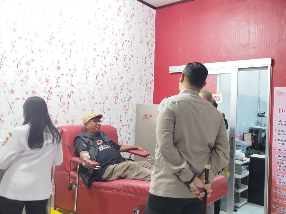 Polres Bersama PWI Kobar Gelar Donor Darah Peringati HUT ke-74 Humas Polri