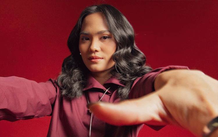 Sheryl Sheinafia Hadirkan Nuansa Pop 80-an dalam "Lepas Kendali"