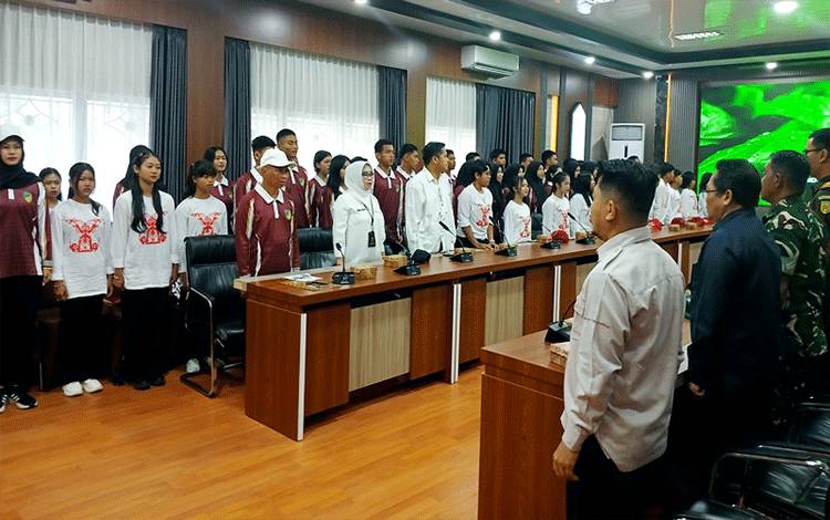 Wakil Bupati Barito Utara Berangkatkan Peserta Upacara HSP dan IBAB
