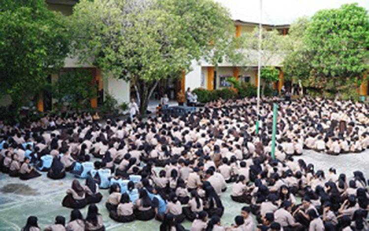 500 Pelajar SMPN 2 Palangka Raya Ikuti Edukasi Keuangan Digital