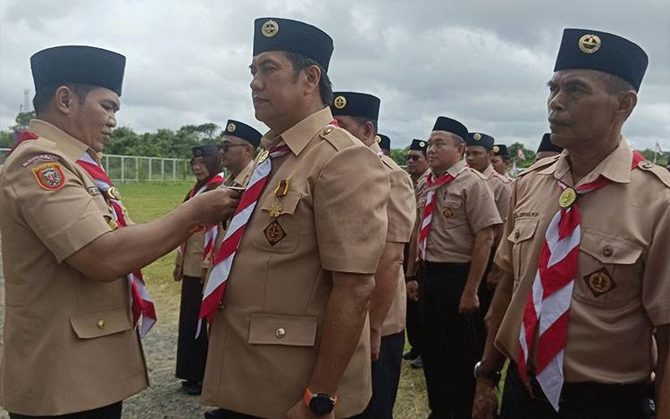 Bupati Pulpis Lantik Ahmad Jayadikarta Sebagai Ketua Kwarcab Pramuka