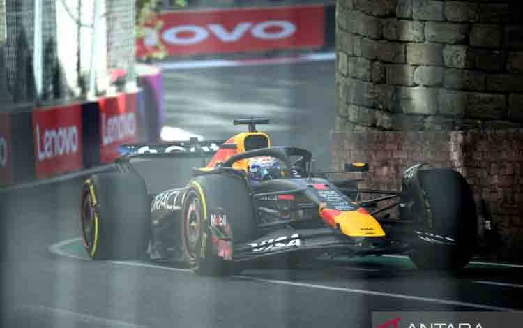 Verstappen Sebut Manuvernya ke Hamilton Sah-sah Saja
