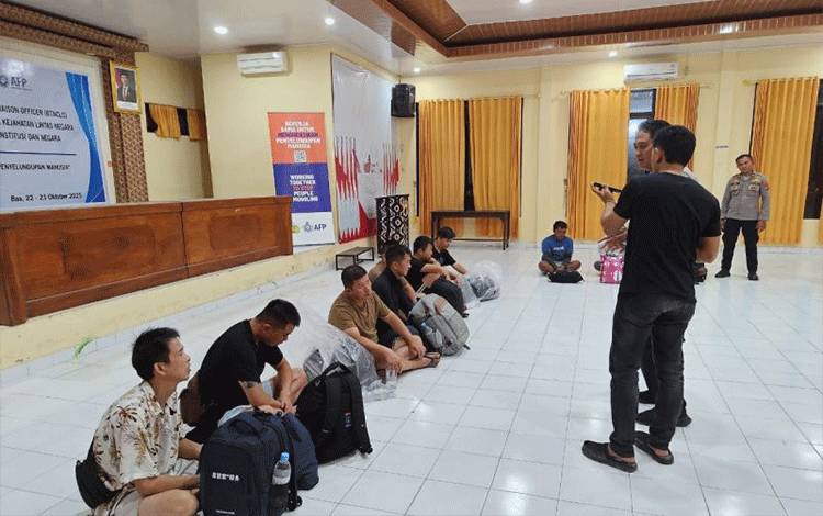 Polisi Tangkap Tujuh WNA China
