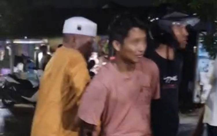 Warga Tangkap Pria Spesialis Pencuri Kotak Amal Masjid di Sampit