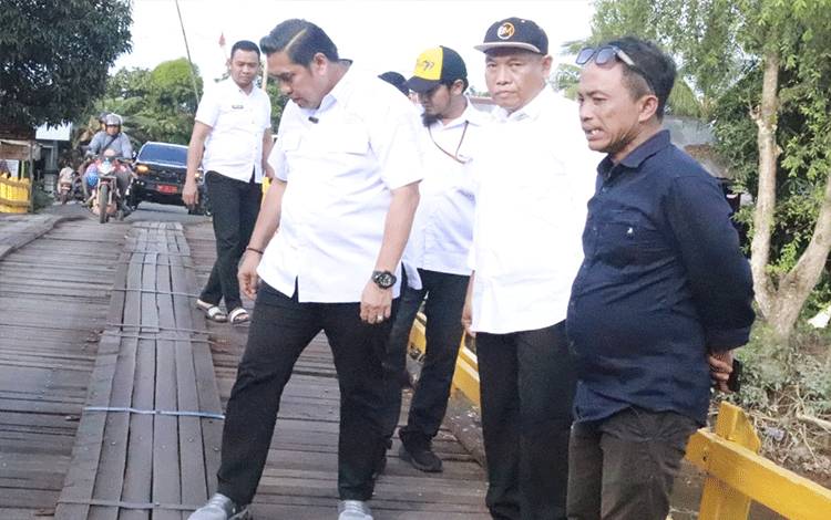Wabup Pulpis Tinjau Peningkatan Jalan dan Jembatan di Kahayan Kuala
