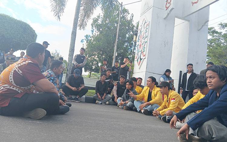 Mahasiswa Kalteng Gugat Setahun Kepemimpinan Prabowo-Gibran, Soroti MBG hingga Janji Lapangan Kerja