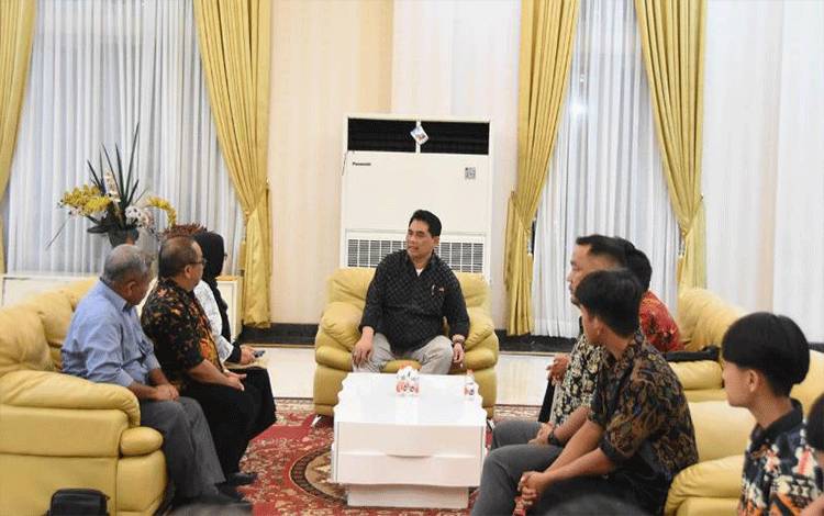 Bupati Beri Dukungan dan Uang Saku Tambahan Bagi Atlet Barito Utara Wakili Kalteng ke POPNAS XVII Jakarta