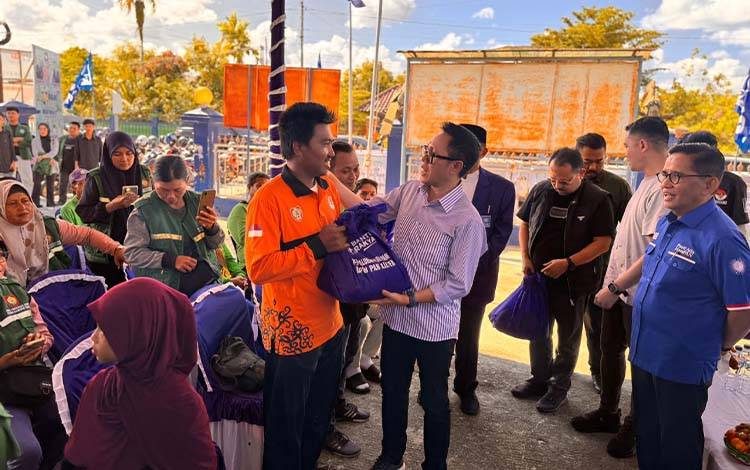 Sekjen PAN Eko Patrio Muncul di Palangka Raya, Salurkan Paket Bantuan PAN Kalteng