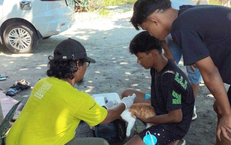 Sinergi RT, Warga dan Vaksinator Sukseskan Program Rabies di Panarung