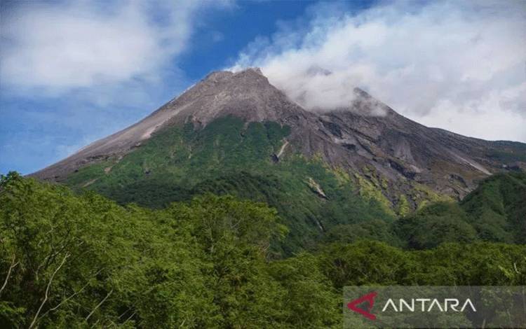 Gunung Merapi Luncurkan Awan Panas Guguran Berjarak Maksimum 2,5 Km