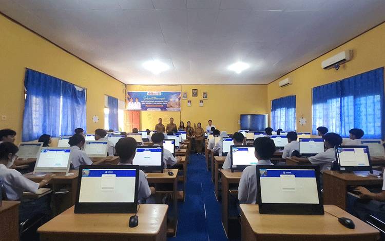 480 Siswa SMAN 3 Palangka Raya Ikuti Tes Kompetensi Akademik