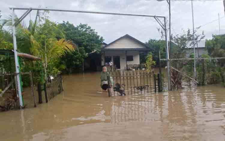 Warga RT 27 Kelurahan Madurejo Keluhkan Daerah Mereka Jadi Langganan Banjir
