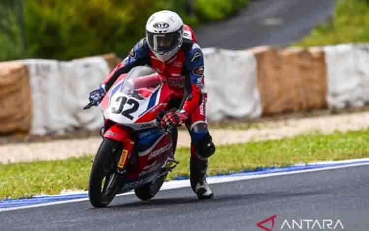 Kiandra Ramadhipa Kumandangkan Indonesia Raya di FIM JuniorGP