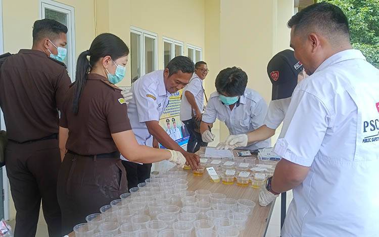Pemkab Pulang Pisau Gelar Tes Urine Pejabat Mencegah Penyalahgunaan Narkoba