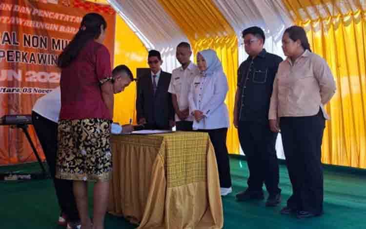 Nikah Massal Digelar di Arut Utara, Bupati Kobar Tekankan Komitmen Pelayanan Publik Inklusif
