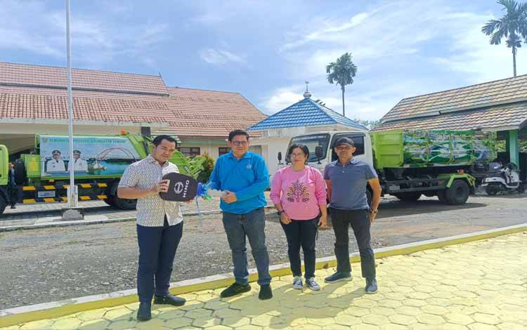 Hibah Armada Kebersihan Perkuat Upaya Pengelolaan Sampah di Pulang Pisau
