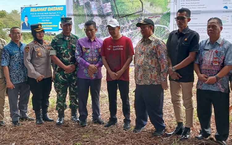 Dirjen Saintek Tinjau Calon Lokasi Sekolah Garuda di Katingan, Soroti Ketebalan Gambut dan Nilai Kebinekaan