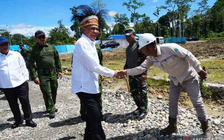 Menko Minta TNI dan Polri Perkuat Sinergitas dalam Menjaga Papua