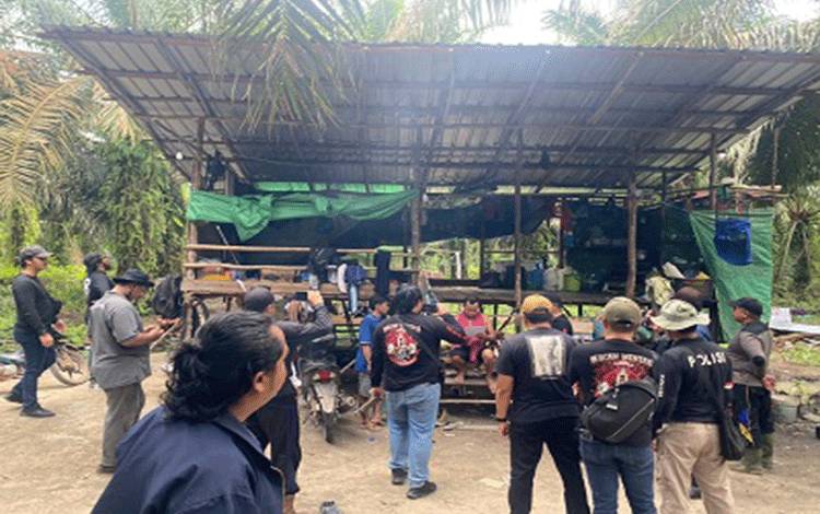 Polres Kotim Sita 4 Pondok dan 9 Senjata Tajam di Lahan PT MAP