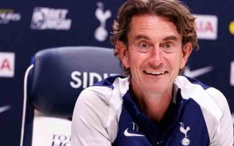 Pelatih Tottenham Sesalkan Timnya Buang Kesempatan Menang atas MU