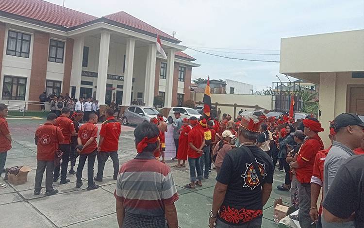 Polres Kotim Terjunkan 111 Pasukan Amankan Aksi Damai di Kantor Pengadilan Negeri Sampit