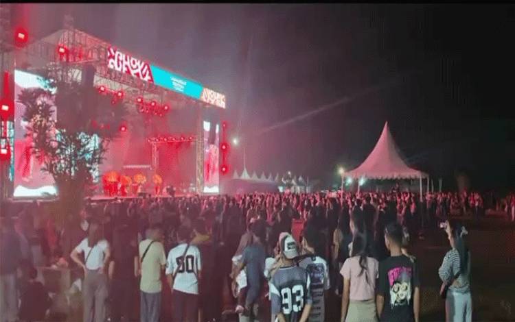 Ribuan Warga Padati Festival Babukung 2025 di Nanga Bulik