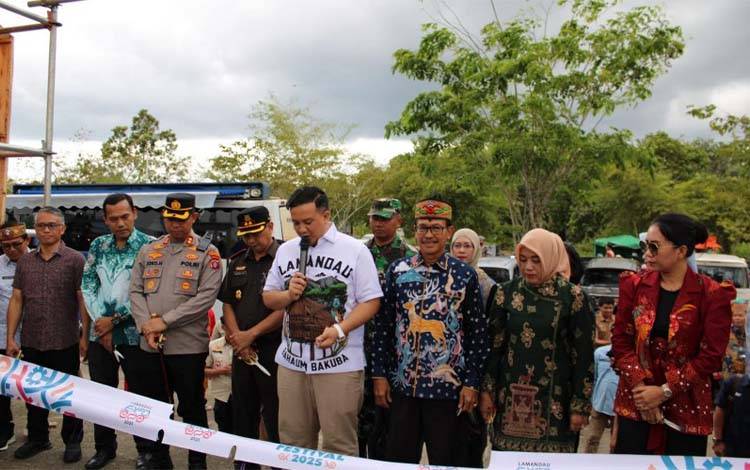 Lamandau Expo 2025 Resmi Dibuka, Bupati Rizky Harapkan Dorong Perekonomian Daerah