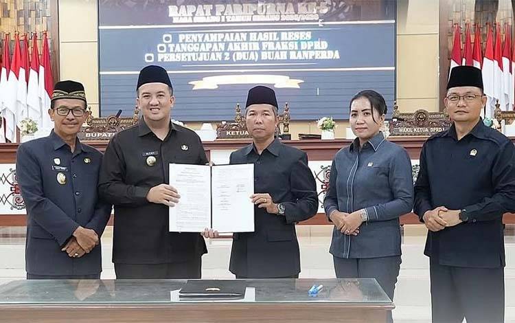Bupati Lamandau Hadiri Rapat Paripurna ke-5 Masa Sidang I Tahun 2025/2026