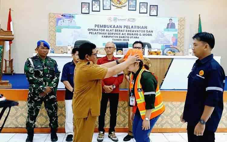 Disnakertranskop UKM Gelar Pelatihan Operator Alat Berat dan Servis AC