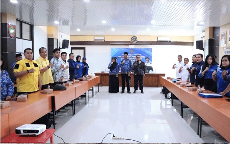 Sembilan Partai Politik di Kalteng Terima Hibah Bantuan Keuangan Tahun 2025