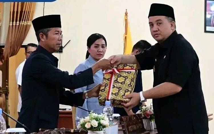 Bupati Lamandau Sampaikan Nota Keuangan dan Ranperda APBD 2026