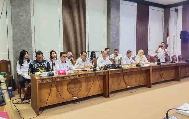 DLH Kalteng Hadiri Rapat dengan Komisi II DPRD, Bahas RAPBD 2026 untuk Lingkungan Hidup Berkelanjutan