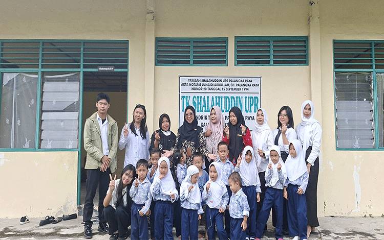 Mahasiswa UPR dan Poltekkes Wujudkan Edukasi Gizi Anak Lewat Panggung Teater Mini