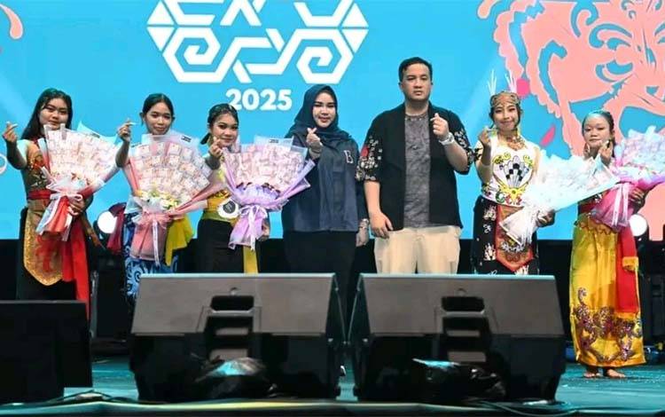 Lomba Tari Dayak dan Konser Penyanyi Ibu Kota Meriahkan Hari Ketiga Lamandau Expo, Bupati Beri Dukungan Penuh