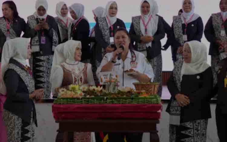 HUT IBI di Kapuas Berlangsung Meriah, Refleksi 74 Tahun Pengabdian Bidan