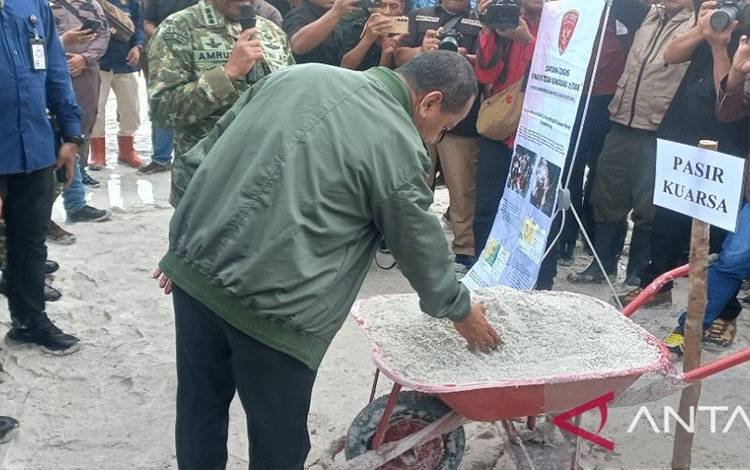 Menteri ESDM Cabut Kewenangan Daerah Terbitkan Izin Pasir Kuarsa