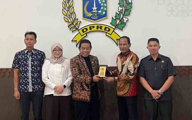 Pimpinan DPRD Kalteng Kunjungi DPRD DKI Jakarta, Bahas Pengawasan Perda dan Sinergi Program 2026