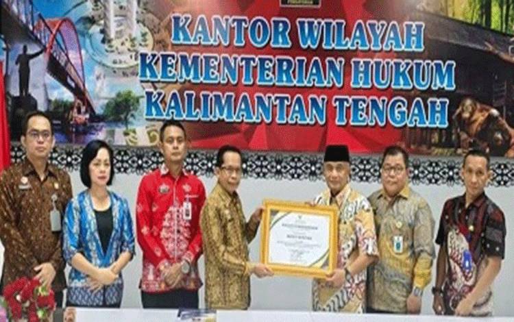 Pemkab Seruyan Raih Penghargaan Kemenkumham Atas Komitmen Layanan Bantuan Hukum