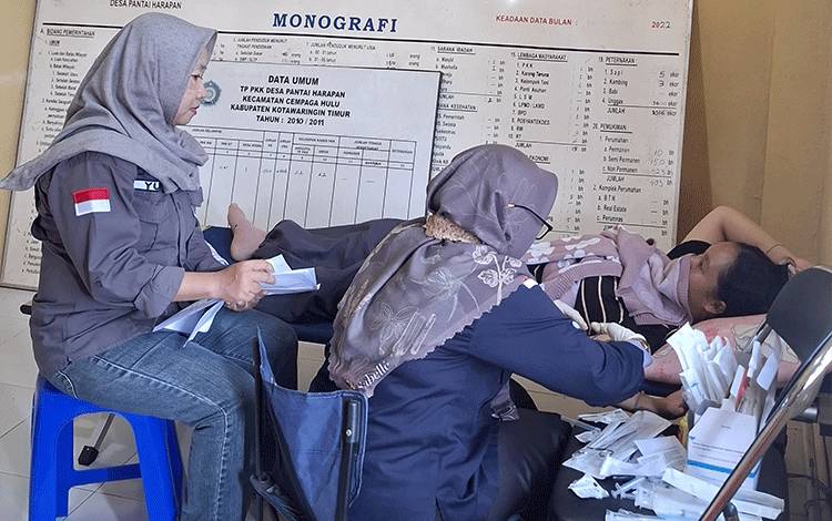 Warga Cempaga Hulu Antusias Ikuti Pelayanan KB Gratis DP3AP2KB Kotim