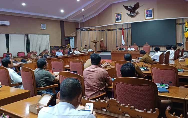 DPRD Kotim Dorong Program Listrik PLN Masuk 4 Desa di Mentaya Hulu di 2026