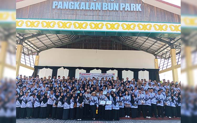 Peringati HGN/HUT ke-80 PGRI, Bupati Kobar Dorong Guru Terus Kreatif, Kolaboratif dan Berinovasi