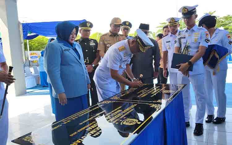 Pangkoarmada RI Resmikan Gedung Baru Lanal Kumai